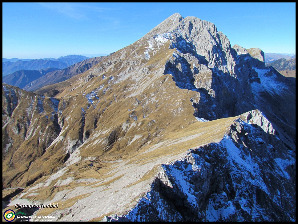 17 La cresta percorsa dalla forcella e la cresta est dellArera.JPG